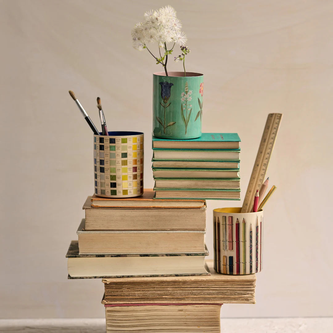 Enamel Everything Pot - Vintage Pencils and Chalks